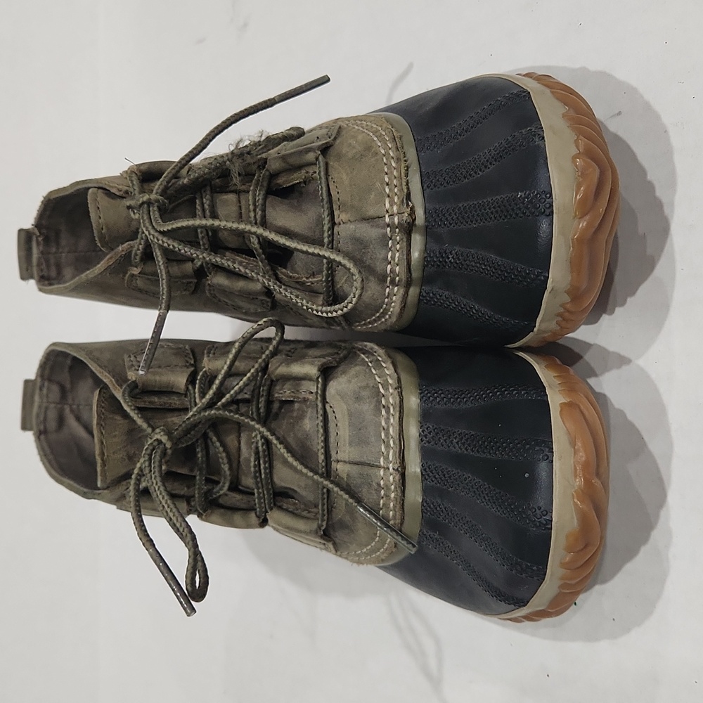 Sorel Olive and Black Winter Boots - Picture 5 of 11